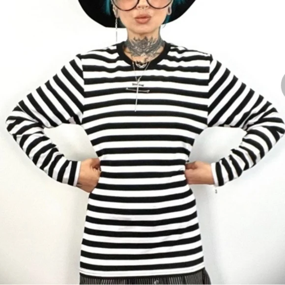 Hot Topic Basic Goth Long Sleeved Tee Black White Striped Women's EUC - Picture 2 of 6